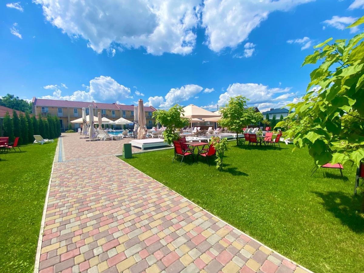 Райский Дворик Pogreby  Buitenkant foto